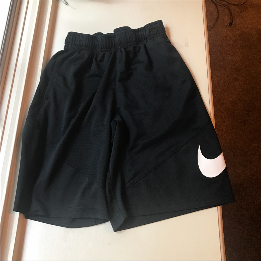 Nike Shorts Boys Black Small